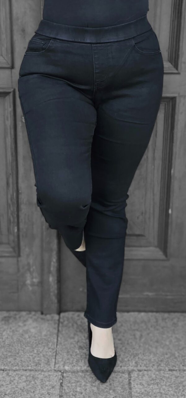 Czarne spodnie jeansowe z paskiem gumowym