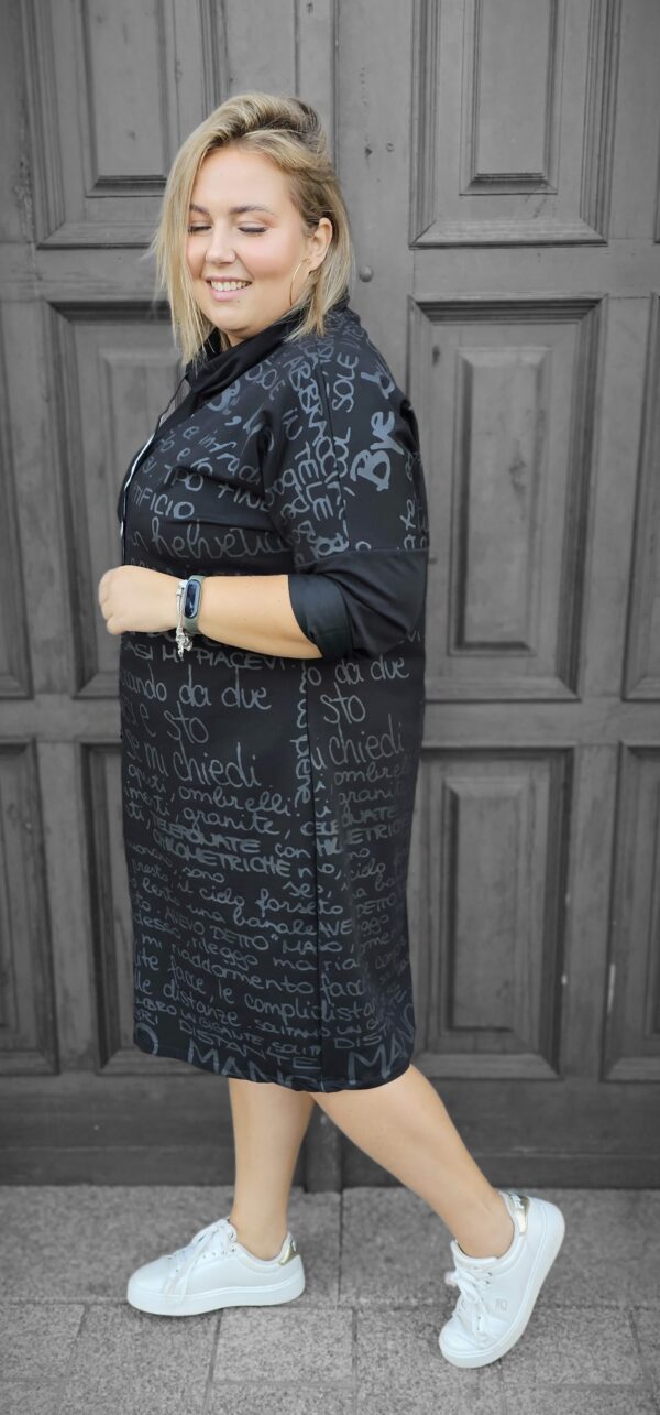 Sukienka czarna z ciekawym półgolfem- różne rozmiary