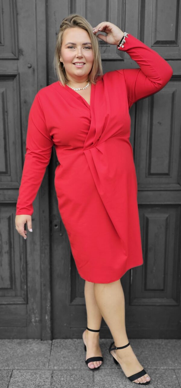 Sukienka z długim rękawem- czerwona