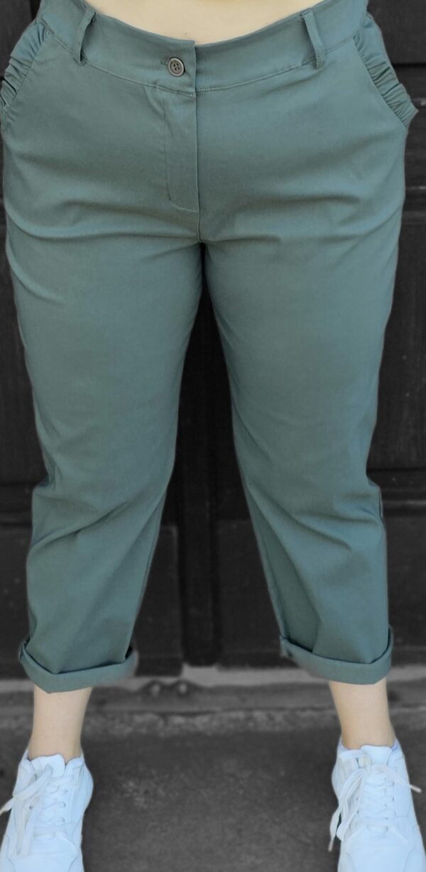 Spodnie z falbanką przy kieszonce- różne kolory