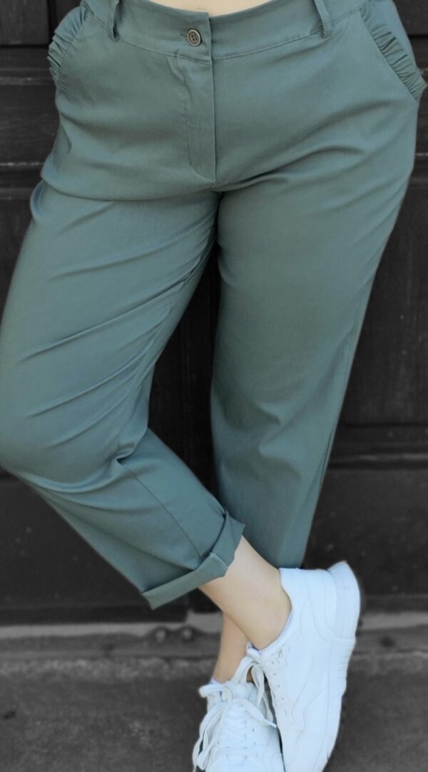 Spodnie z falbanką przy kieszonce- różne kolory