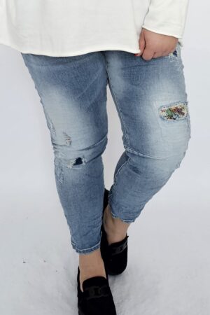 Spodnie jeansowe z naszywkami na przodzie