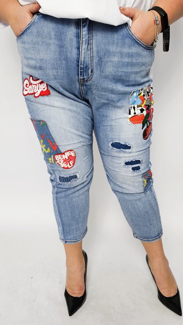 Spodnie jeansowe z naszywkami