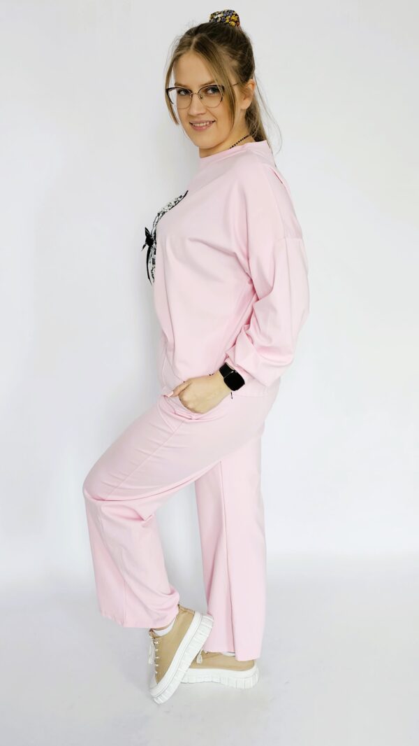 Komplet bluza z aplikacją + szerokie spodnie - różowy