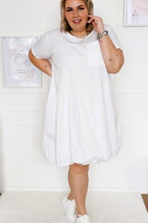 Sukienka bawełna z krótkim rękawem i ozdobna kieszonka z przodu -biała