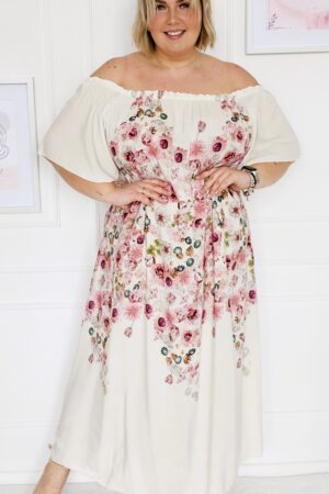 Długa sukienka w stylu hiszpanki z wstawką wzoru w kwiaty - delikatny róż