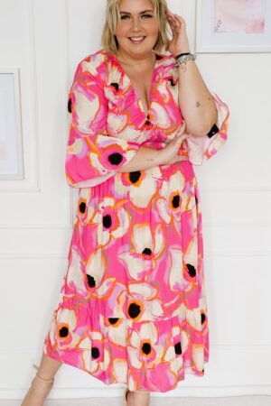 Sukienka z dekoltem V z gumka w tali , wzór po całości - różowa