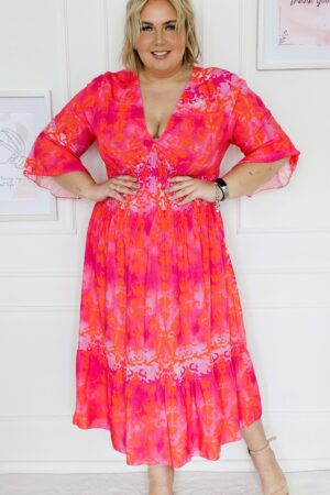Sukienka z dekoltem V z gumka w tali , wzór po całości - różowa