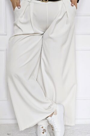 Spodnie materiałowe z szeroką nogawką oraz paskiem - białe